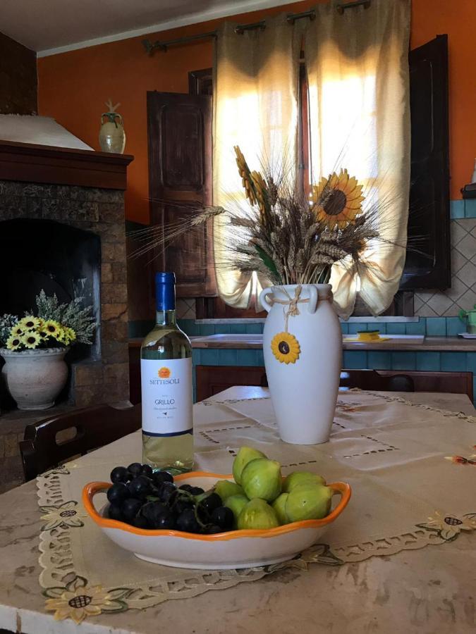 La casetta degli ulivi con piscina Menfi Esterno foto